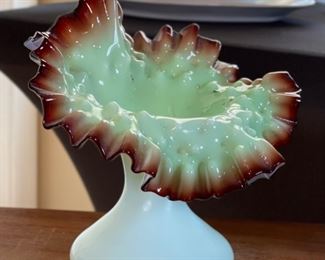 Antique Art Glass Jack in the Pulpit Vase Green/Reddish Brown	7.25x7x6in	HxWxD
