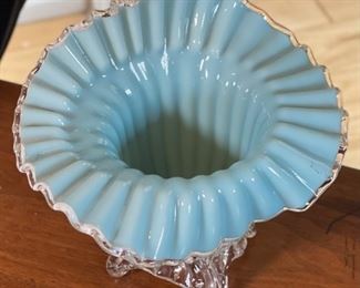 Lg Jack in the Pulpit glass vase footed Blue White Opalescent	6.5x8.25x6in D	HxWxD
