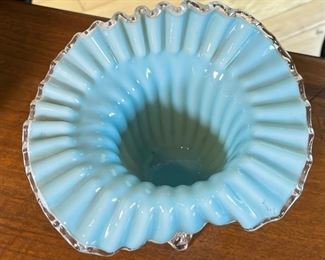 Lg Jack in the Pulpit glass vase footed Blue White Opalescent	6.5x8.25x6in D	HxWxD
