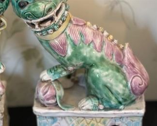 2pc Ceramic Foo dogs Chinese Pottery	9 x 5.5 by 3in	HxWxD

