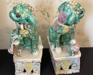 2pc Ceramic Foo dogs Chinese Pottery	9 x 5.5 by 3in	HxWxD
