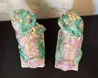 2pc Ceramic Foo dogs Chinese Pottery	9 x 5.5 by 3in	HxWxD
