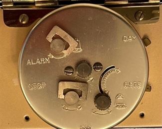 Linden Vintage Travel Alarm Clock	2.5 x 4 x 3in	HxWxD
