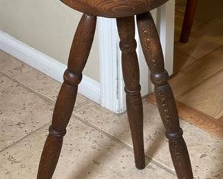 Antique Tripod Dough Bowl	22 in high 10 diameter bowl	
