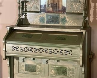 Farrand & Votey Antique Pump Organ	74 x 50 x 24in	HxWxD
