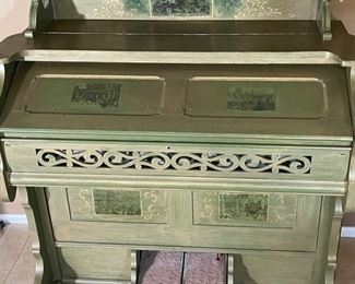 Farrand & Votey Antique Pump Organ	74 x 50 x 24in	HxWxD
