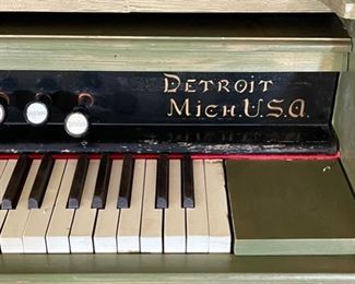 Farrand & Votey Antique Pump Organ	74 x 50 x 24in	HxWxD
