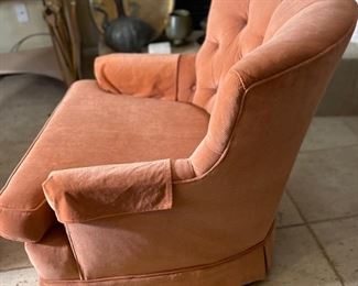 2pc Vintage Tufted Fabric Chairs PAIR	33 x 35 x 33in	HxWxD
