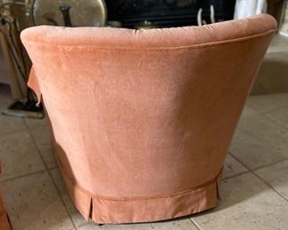 2pc Vintage Tufted Fabric Chairs PAIR	33 x 35 x 33in	HxWxD
