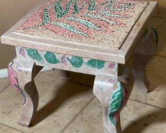 Mexico  Mosaic Tile Leaf End Table Single	19 x 21 x 21in	HxWxD
