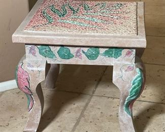 Mexico  Mosaic Tile Leaf End Table Single	19 x 21 x 21in	HxWxD
