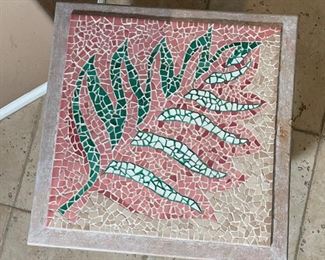Mexico  Mosaic Tile Leaf End Table Single	19 x 21 x 21in	HxWxD

