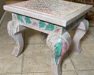 Mexico  Mosaic Tile Leaf End Table Single	19 x 21 x 21in	HxWxD

