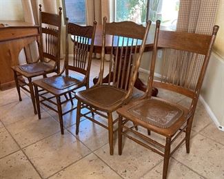 Antique Dining Table w/ 4 Mismatch Chairs	30in H x 48in  diameter	
