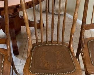 Antique Dining Table w/ 4 Mismatch Chairs	30in H x 48in  diameter	
