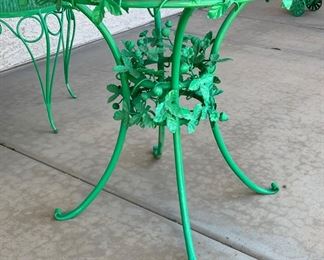 Antique Wrought Iron Patio Set Table & 4 Chairs Heart Vine	28in H x 42in diameter	
