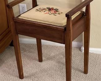 Antique Needlepoint Seat Chair	24x20.5x17.5in	HxWxD
