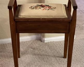 Antique Needlepoint Seat Chair	24x20.5x17.5in	HxWxD
