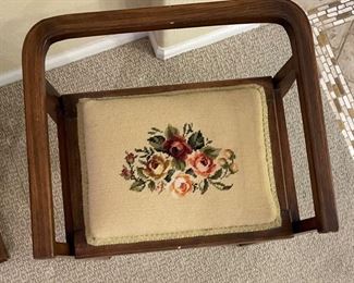 Antique Needlepoint Seat Chair	24x20.5x17.5in	HxWxD
