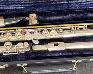 Artley Artist 7-0 Silver Flute Nogales Arizona	2 x 15.5 x 16.5	HxWxD
