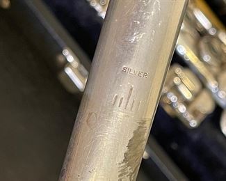 Artley Artist 7-0 Silver Flute Nogales Arizona	2 x 15.5 x 16.5	HxWxD
