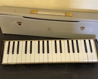 Hohner Melodica Piano Germany	2 x 20 x 5in	HxWxD
