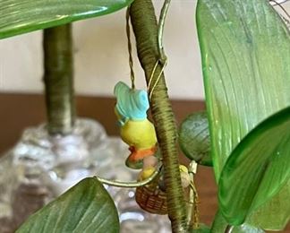 Vintage Glass Leaf Tree	15x18x16in	
