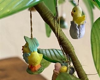 Vintage Glass Leaf Tree	15x18x16in	
