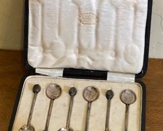 6pc Antique Sterling Silver Edinburgh Spoons	case: 6.5x5.5in	
