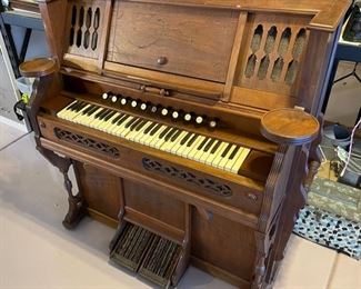 Antique Ab Chase Pump Organ		
