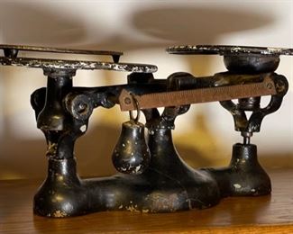 Antique Jacobs Bros  Cast iron Balance Scale	8 x 9 x 9	HxWxD
