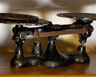 Antique Jacobs Bros  Cast iron Balance Scale	8 x 9 x 9	HxWxD
