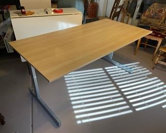 Computer desk/table pine wood top design	28.5 x 63 x 31.5	HxWxD
