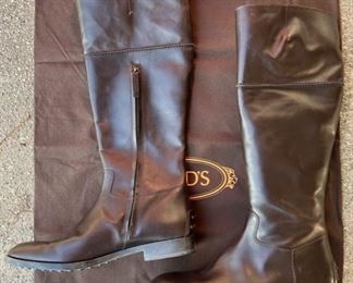 Timeless brown Leather TODD's Boots!  Like new!