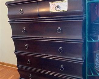 Rooms To Go Chest matches night stand and bed - Like new