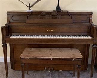 Yamaha Piano w Bench