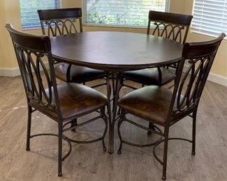 Hillsdale Montello Table w 4 Chairs