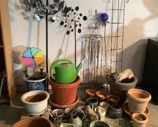 Flower Pots And Yard Ornaments