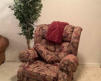 Lane Action Recliner And Artificial Tree