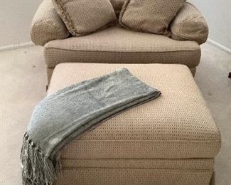 Oversize Chair With Ottoman