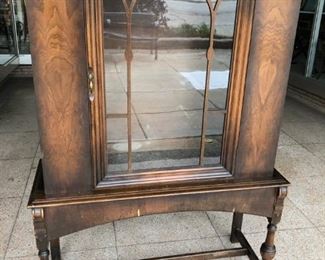 Vintage cabinet with 2 shelves