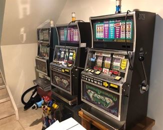 3 working slot machines: these take "bills" 