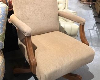 Ethan Allen desk chair in cream chenille 