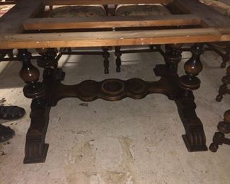 Eastlake turned leg dining table w/leaves and matching chairs in next pic