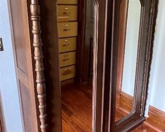 11_____ $450
Armoire wardrobe with twised columns
• 70"H x 54"W x 19 1/2"D