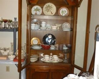  China cabinet..open view
