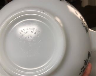 Pyrex Gooseberry Pattern Bowl 2.5 QT