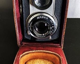 Rapax vintage camera with carrying case