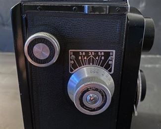 Rapax vintage camera with carrying case