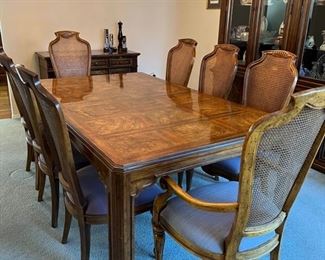 Dining table & 8 chairs 